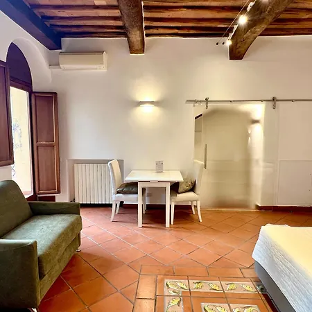 Regis Aparthotel 2*