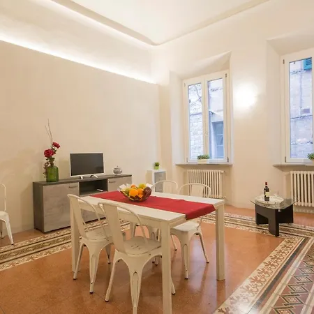 Regis Aparthotel 2*