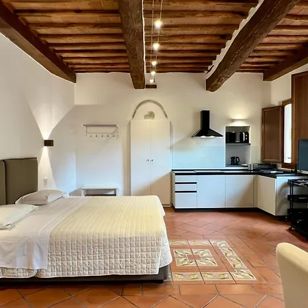 Regis Aparthotel 4*