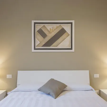Regis Aparthotel 4*