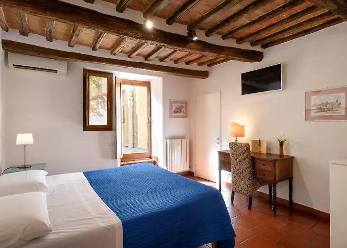 Regis Aparthotel 4*